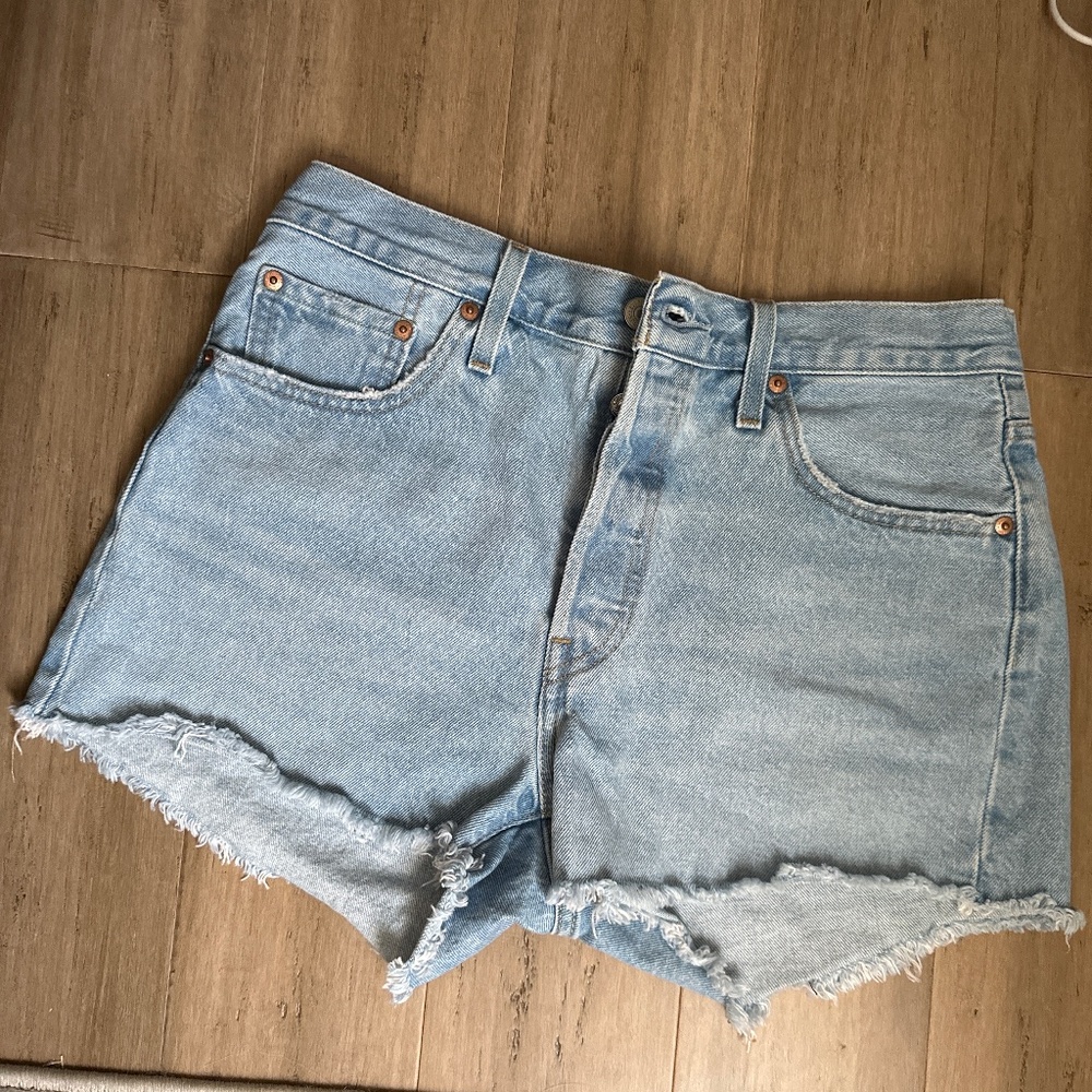 Levi’s 501 shorts size 29